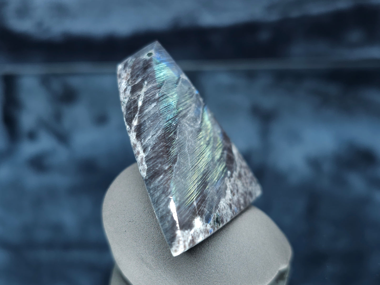 #44011 Labradorite
