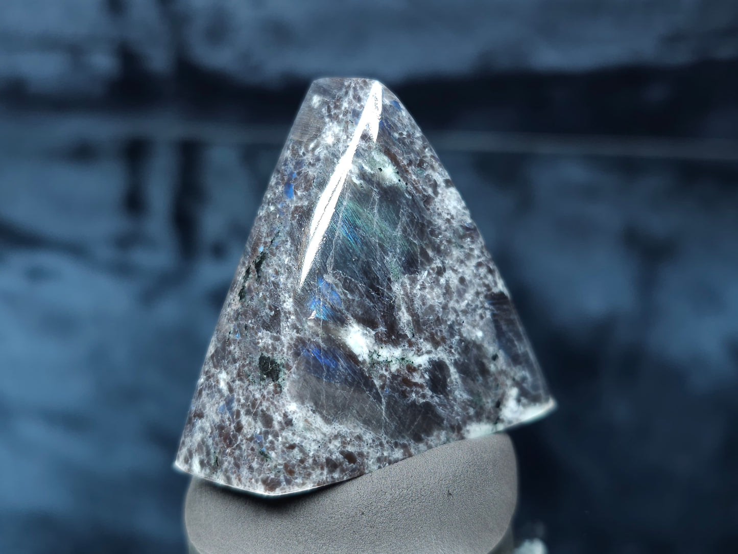 #44011 Labradorite