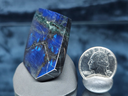 #44012 Labradorite