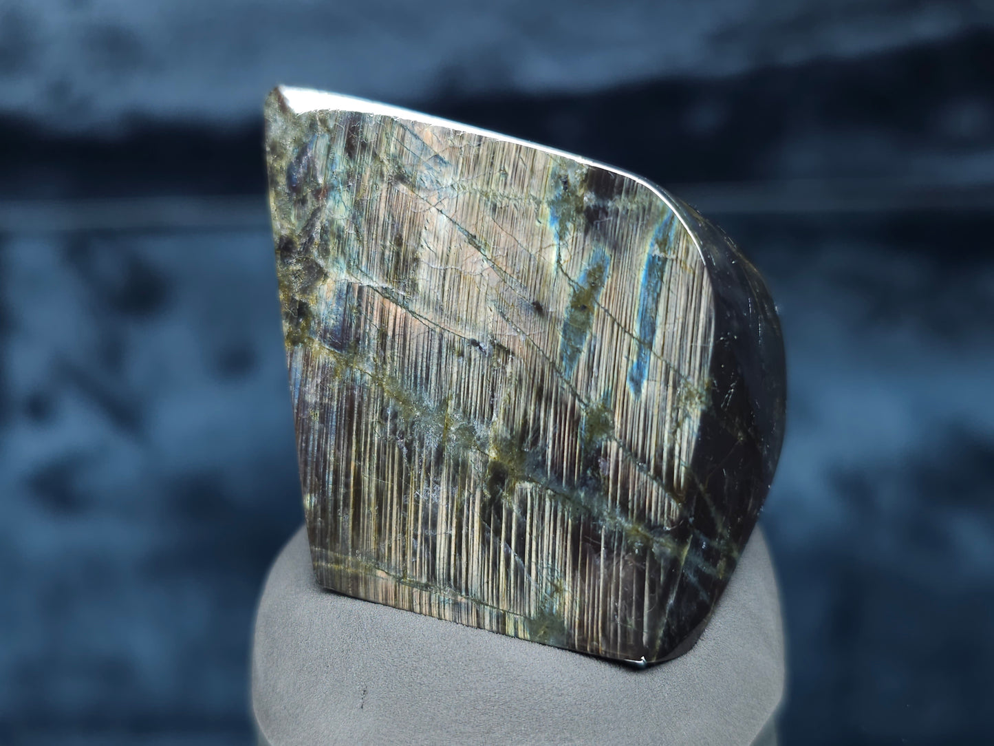 #44013 Labradorite