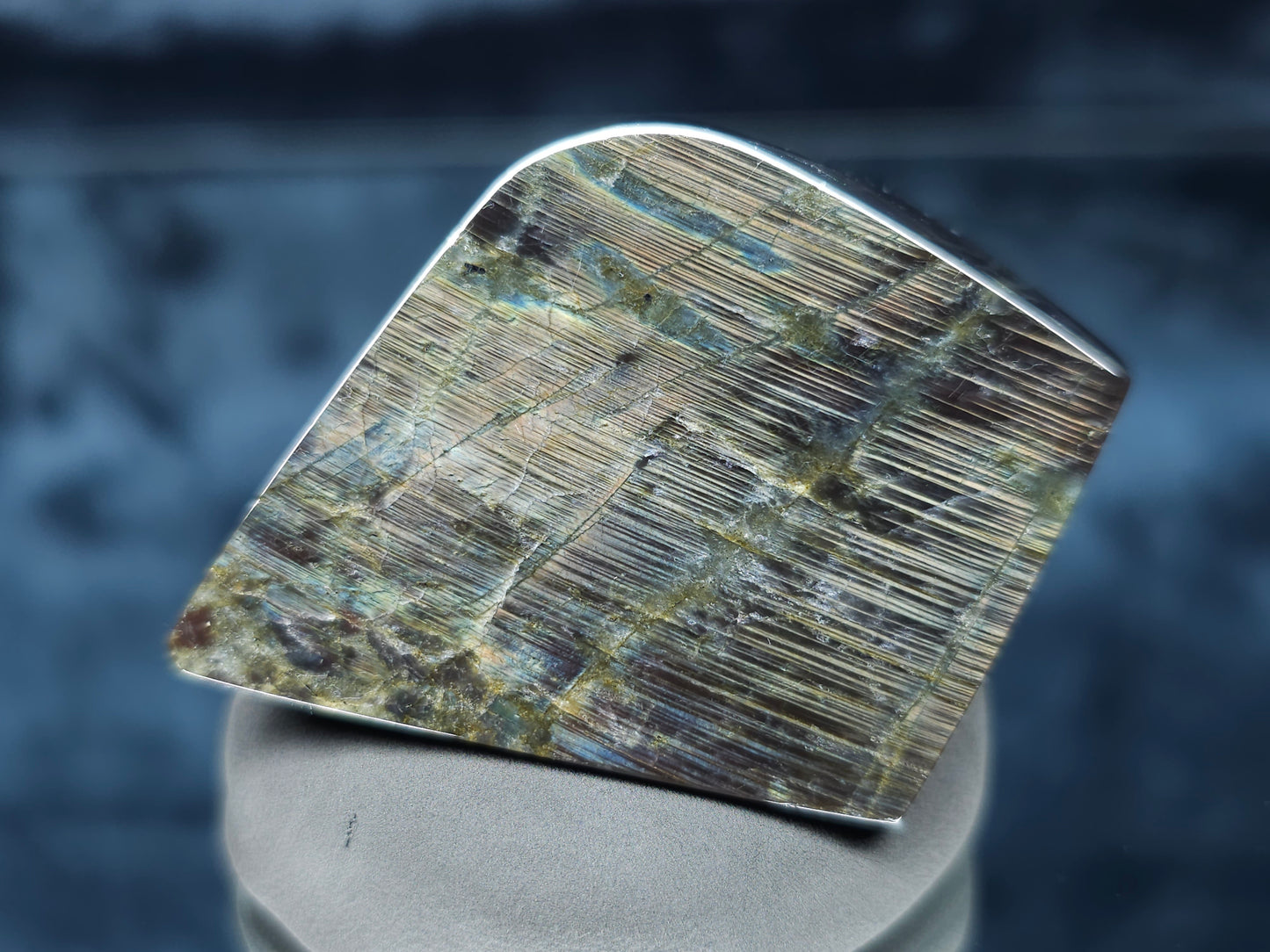 #44013 Labradorite