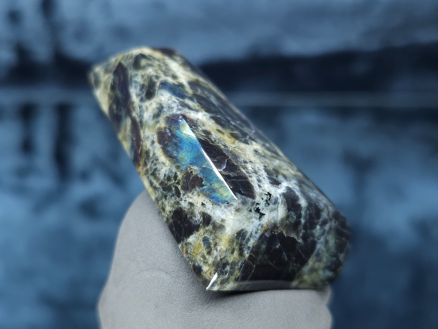 #44014 Labradorite