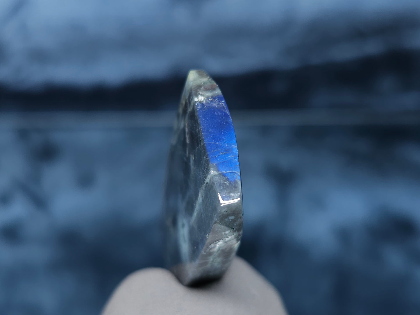 #44023 Labradorite