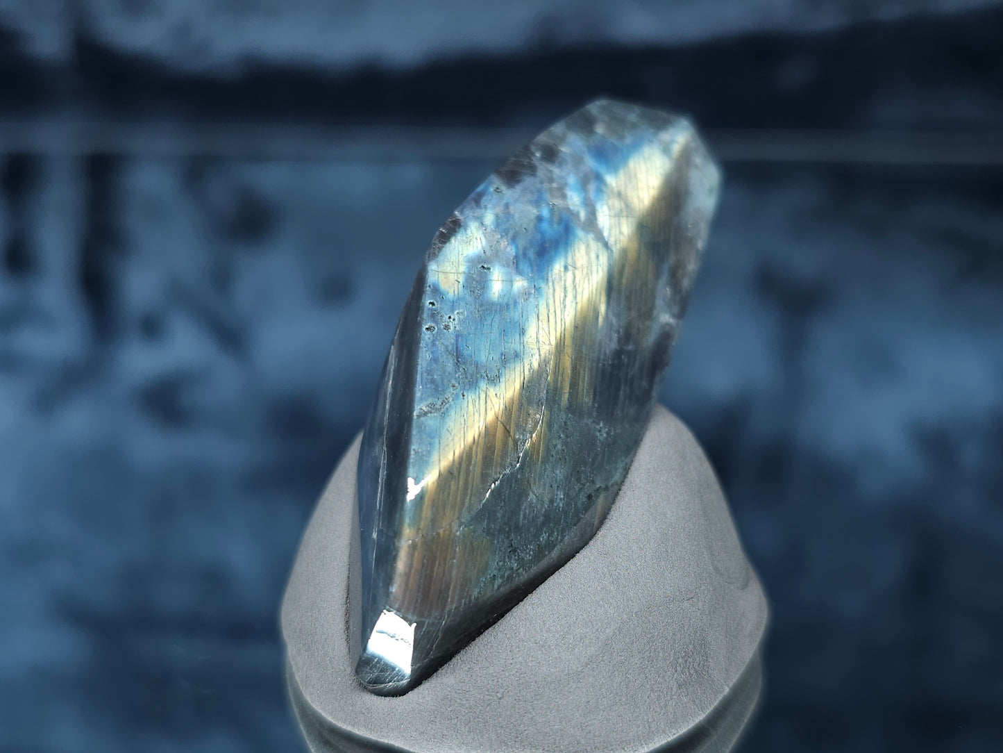 #44024 Labradorite