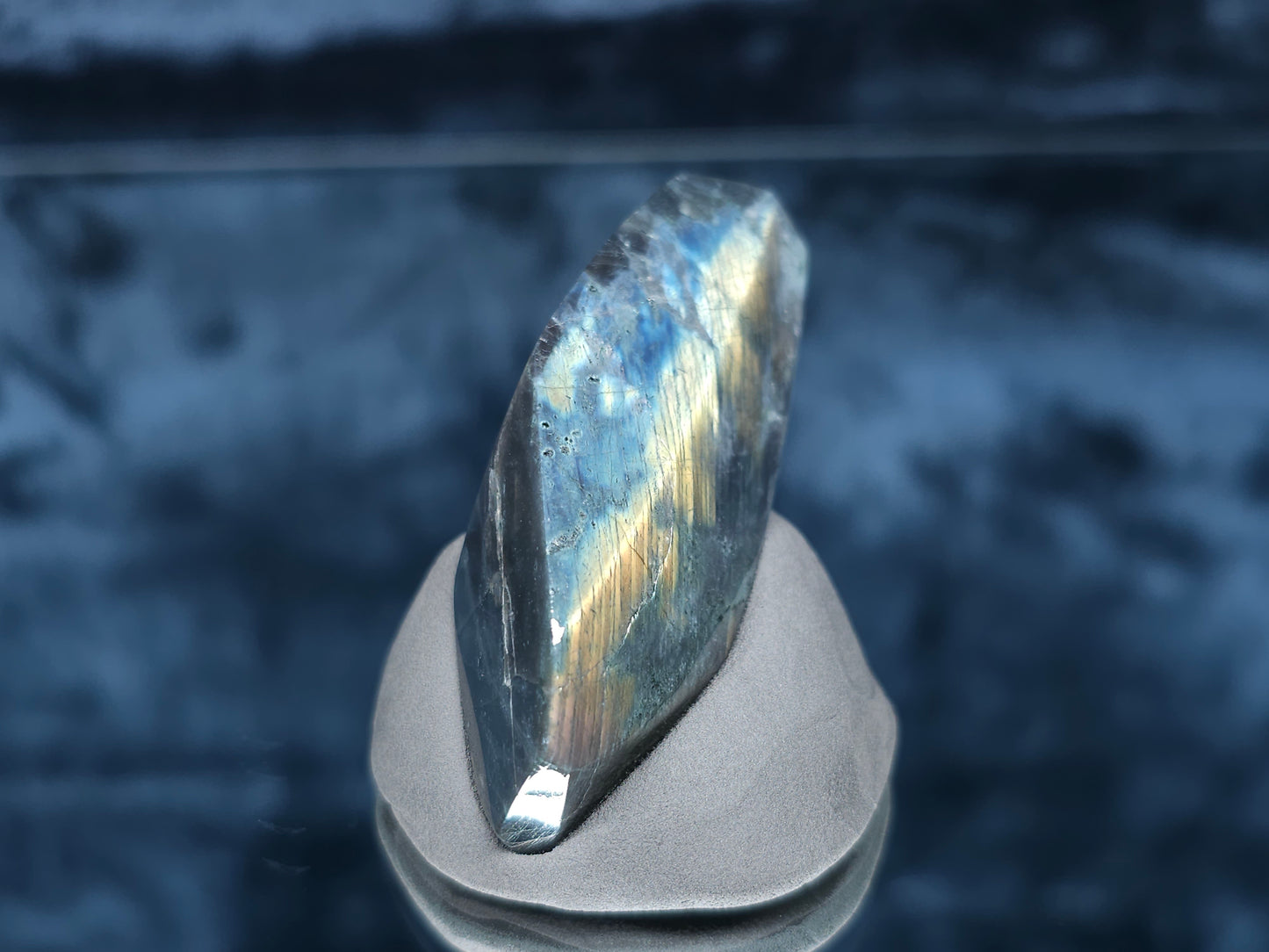 #44024 Labradorite