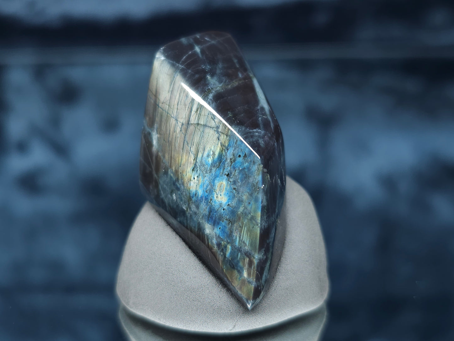 #44028 Labradorite