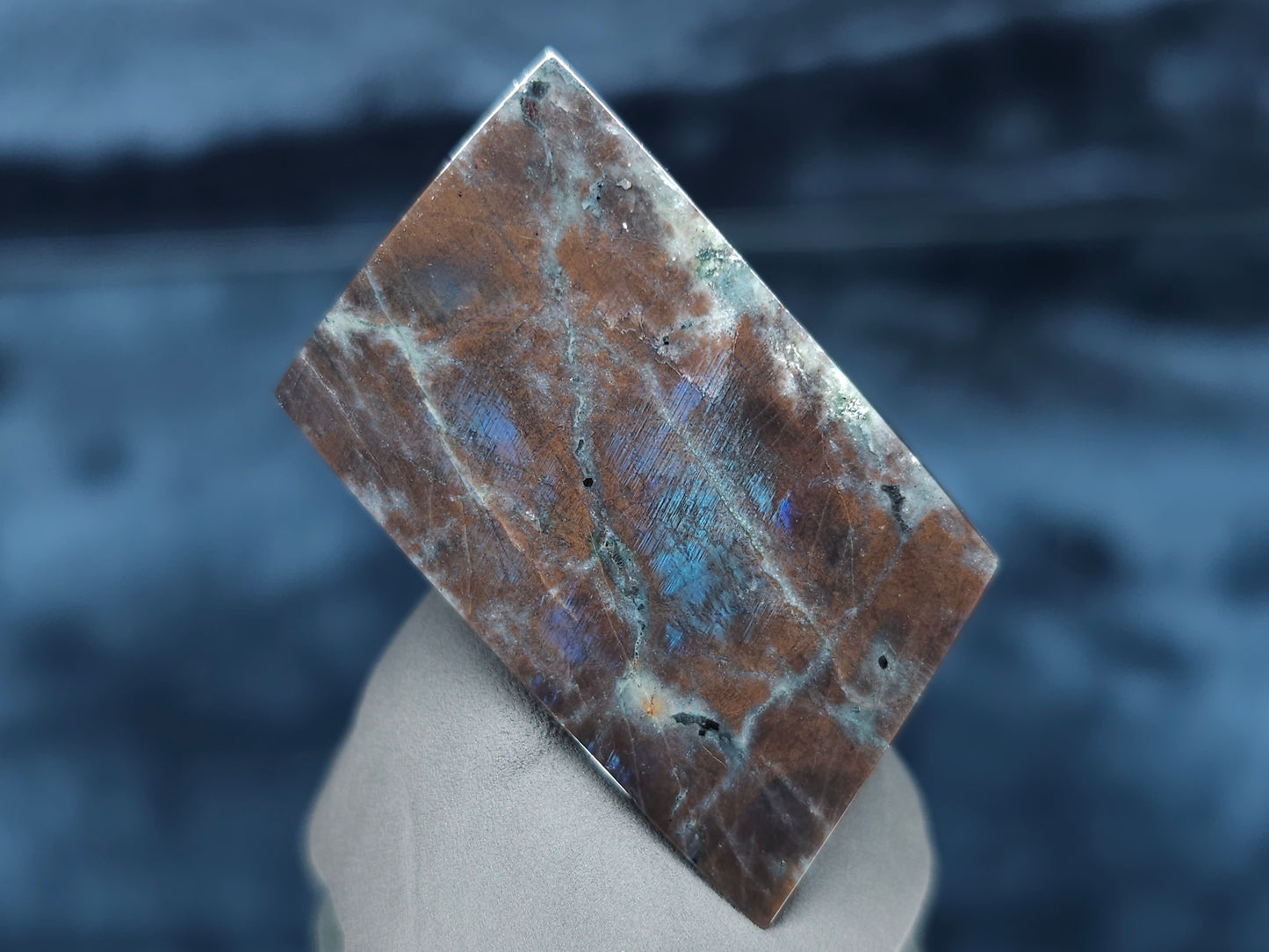 #44030 Labradorite