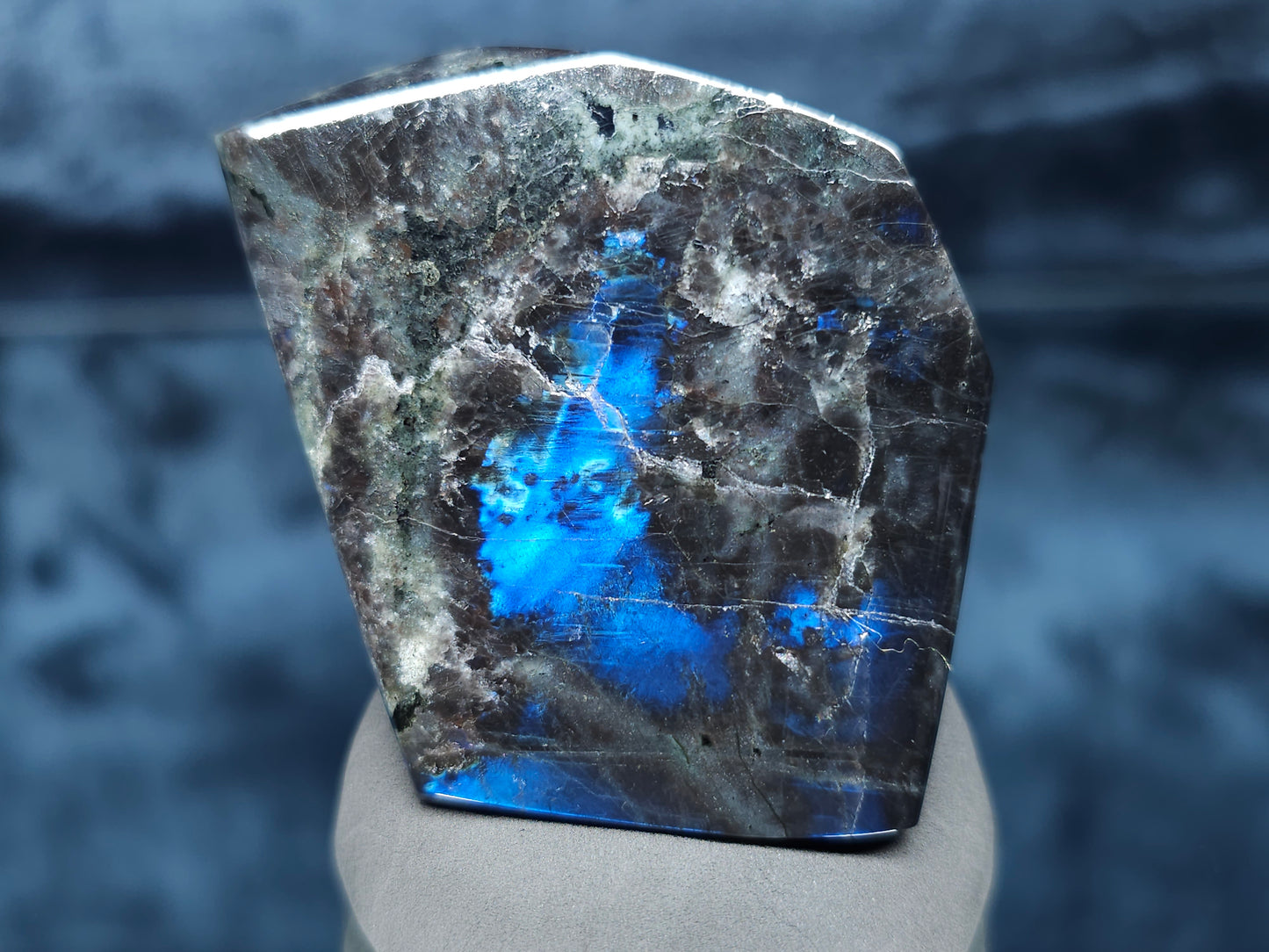 #44033 Labradorite