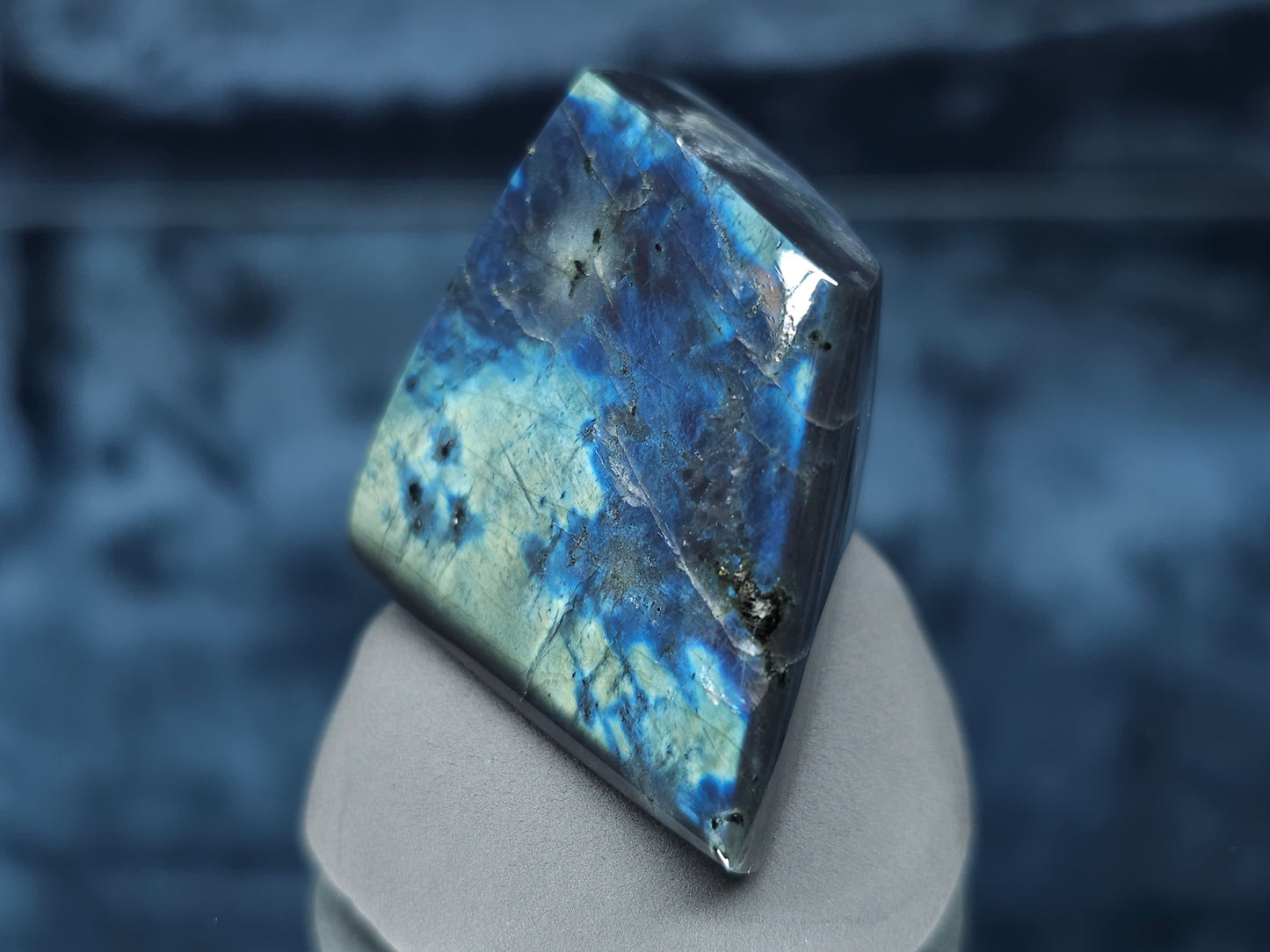 #44035 Labradorite