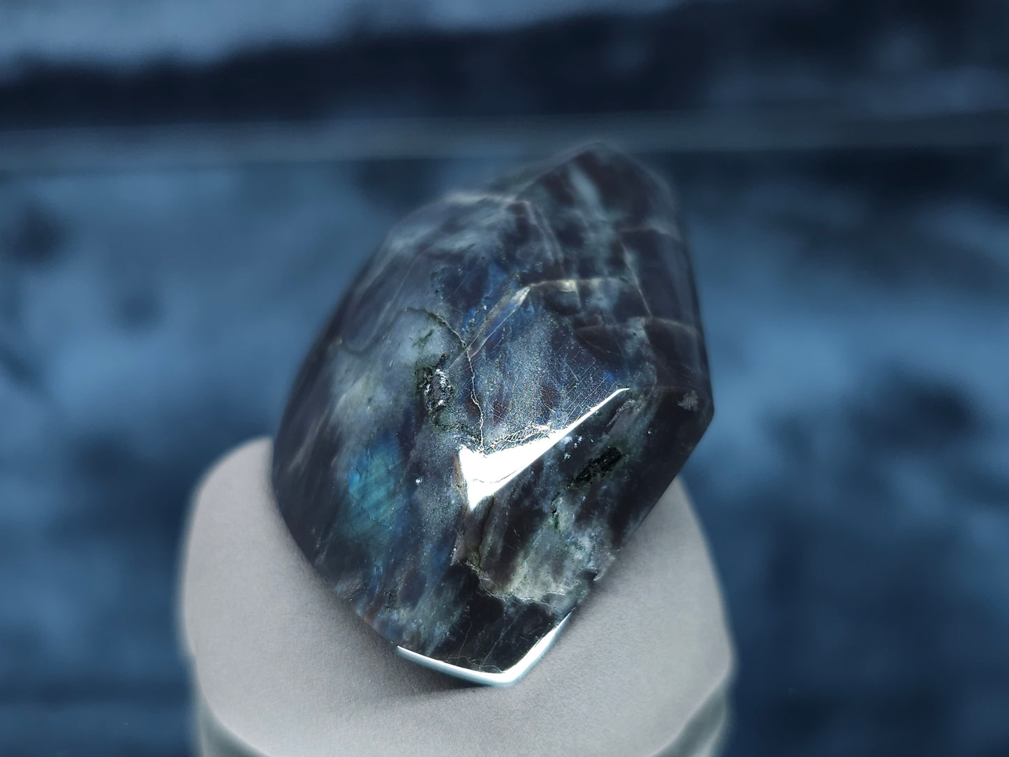 #44035 Labradorite