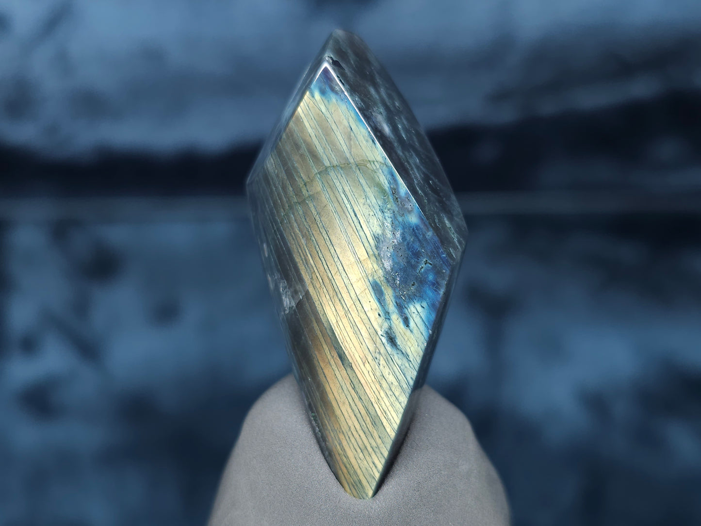 #10259 Labradorite