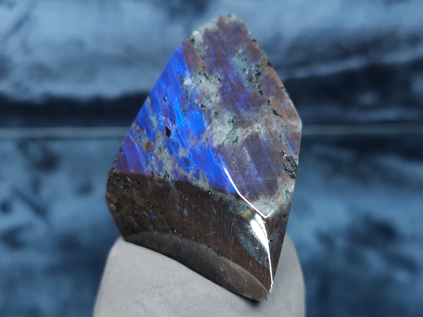 #44045 Labradorite