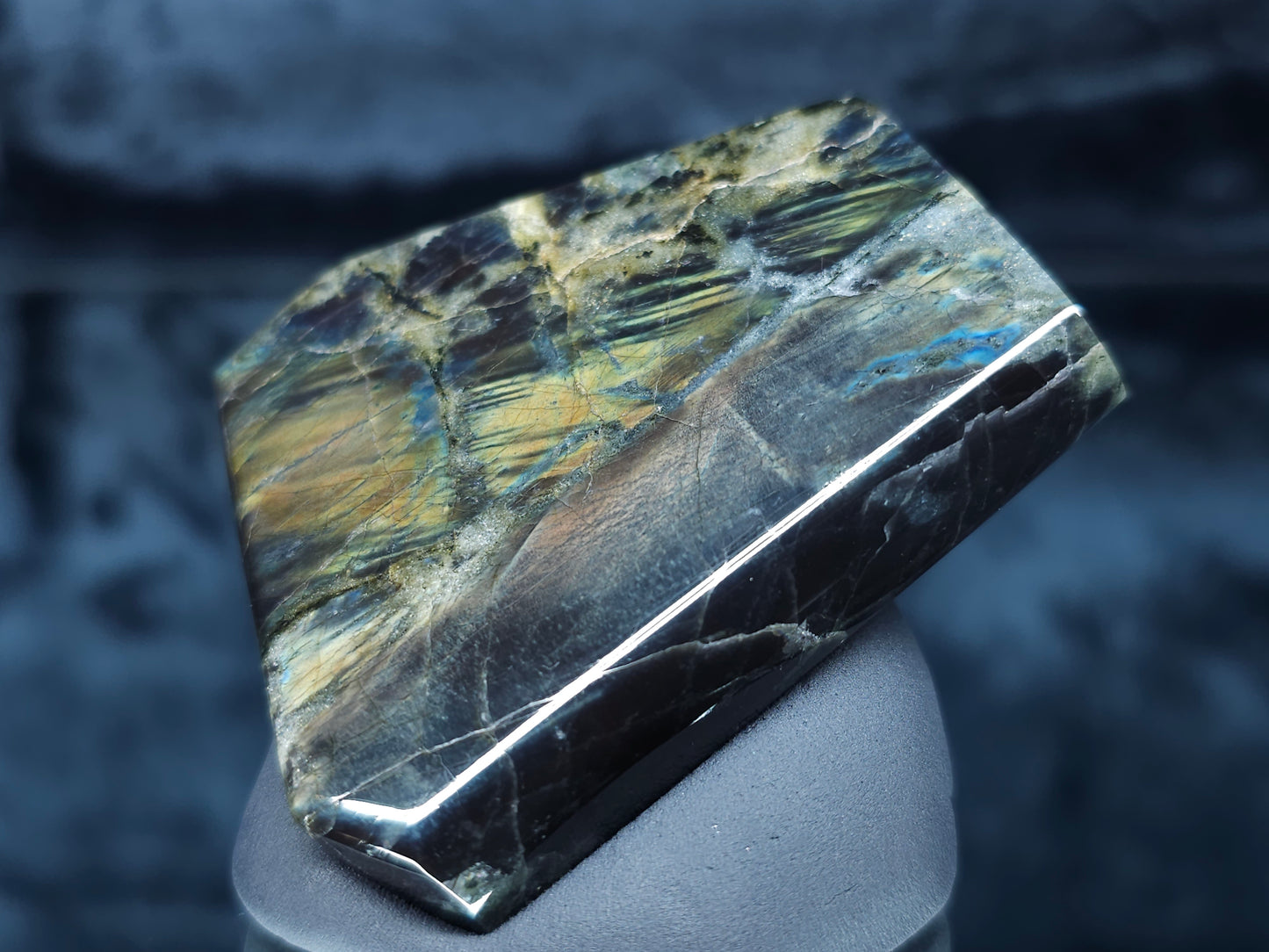 #44064 Labradorite