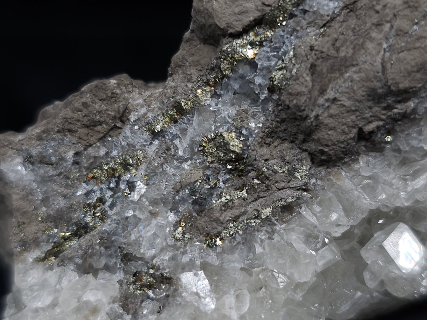 #36627 Super clear Nailhead Spar Calcite and Chalcopyrite ore and multiple small fossils in the matrix