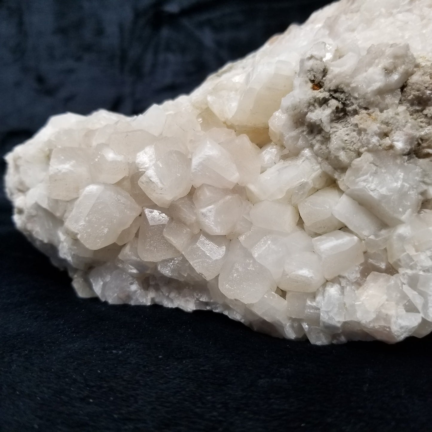 #11126 Calcite Combined form formation on matrix