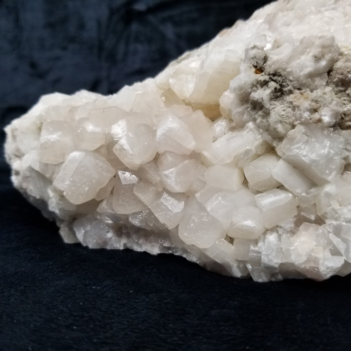 #11126 Calcite Combined form formation on matrix