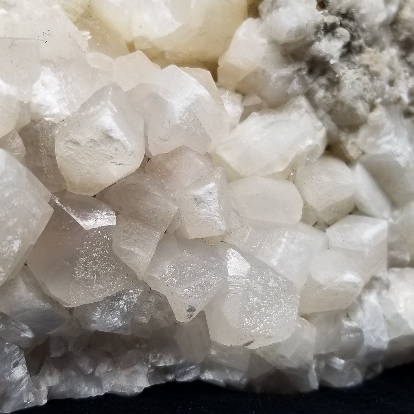 #11126 Calcite Combined form formation on matrix