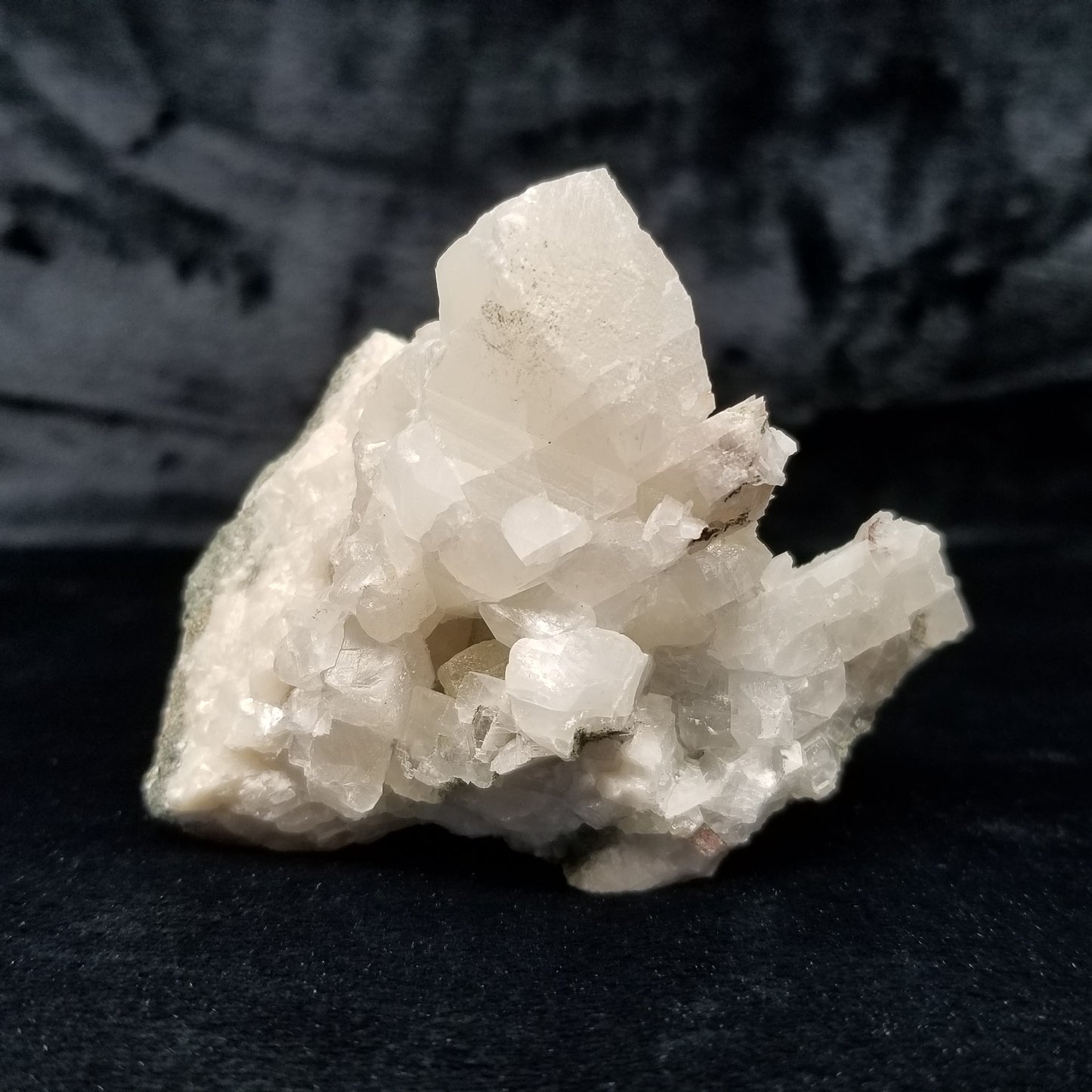#11187 White block and Combined form Calcite formation on matrix