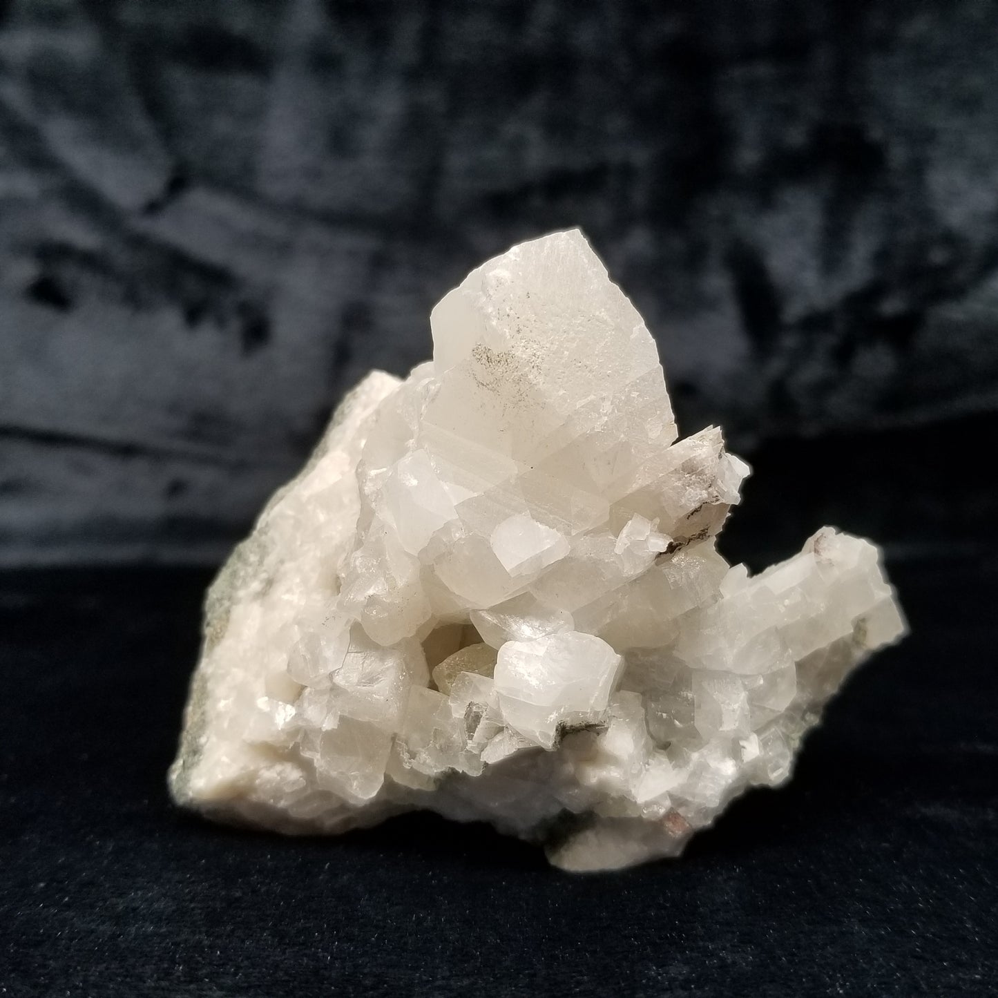 #11187 White block and Combined form Calcite formation on matrix