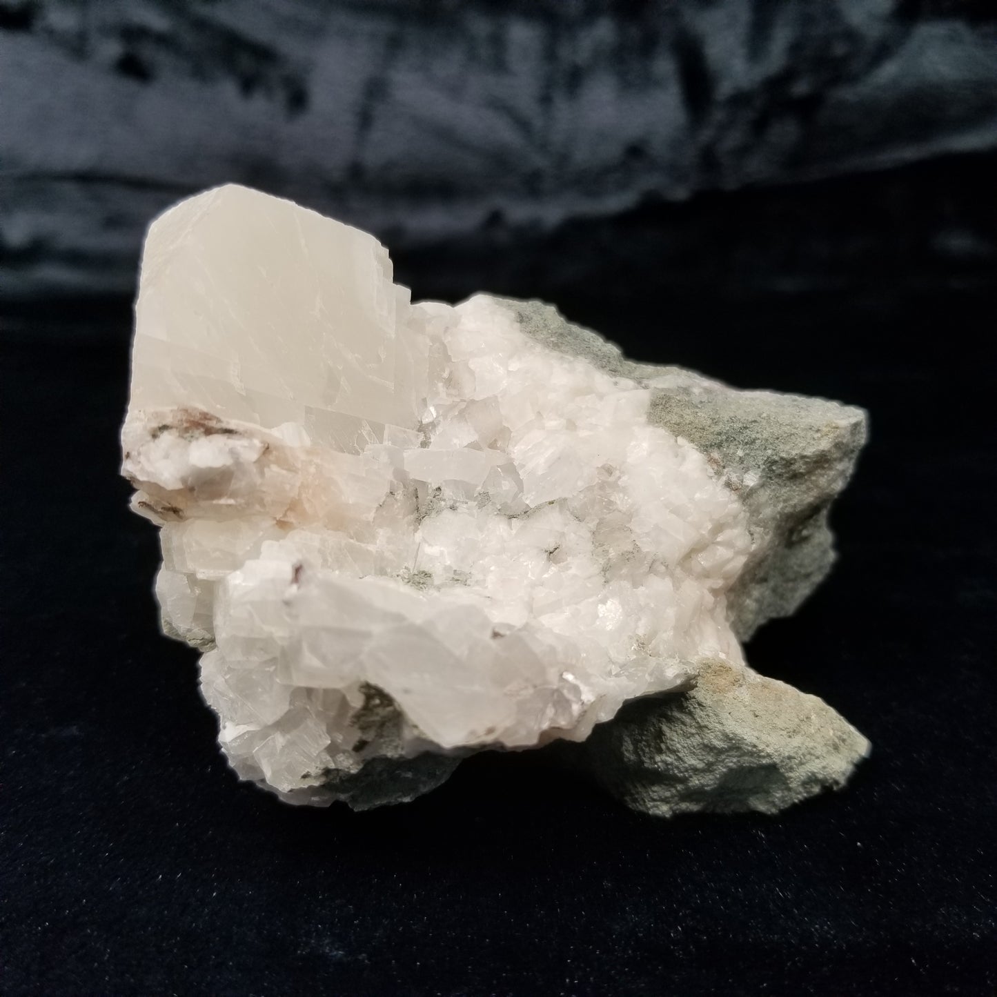 #11187 White block and Combined form Calcite formation on matrix