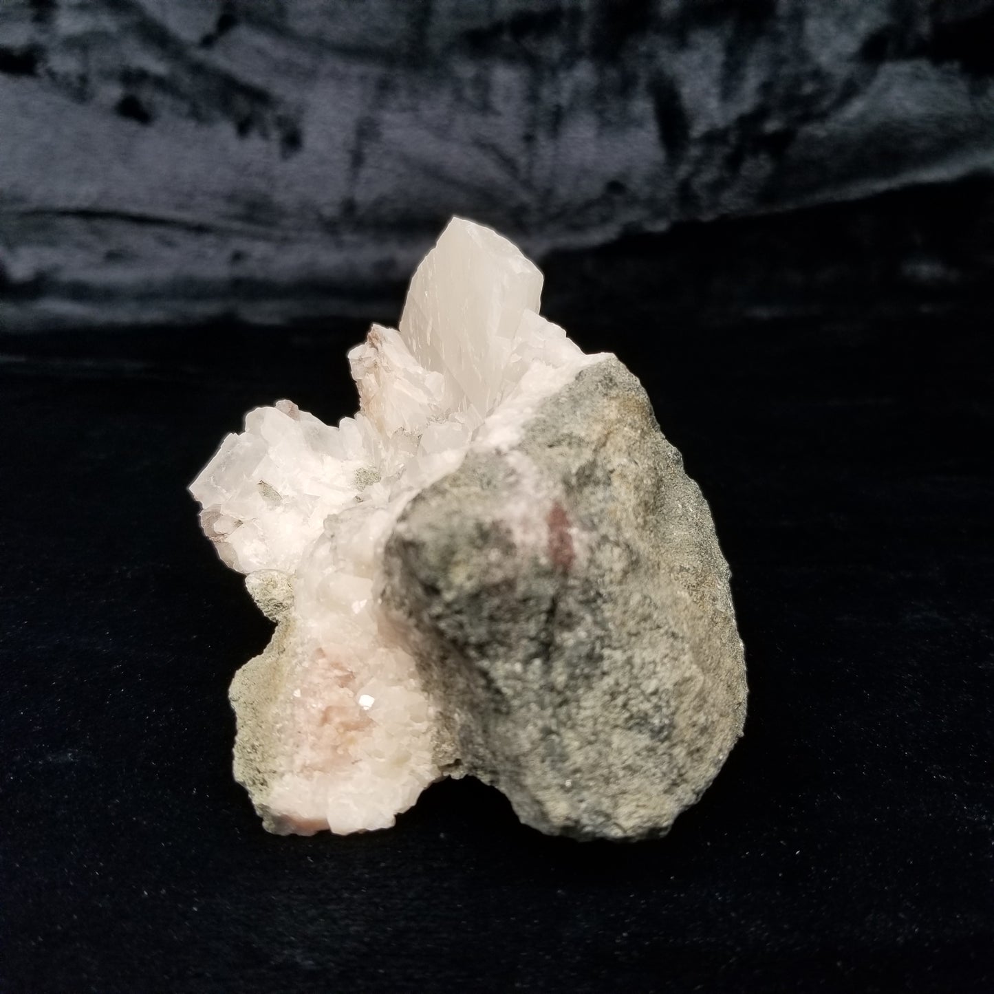 #11187 White block and Combined form Calcite formation on matrix