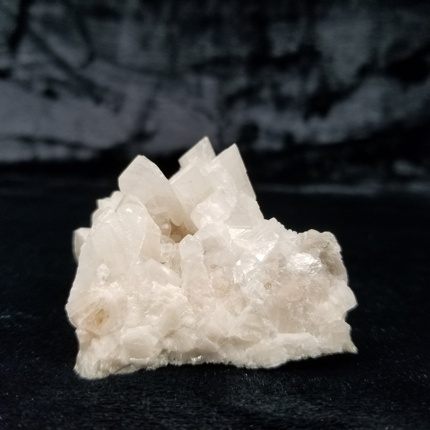 #11218 White block and clear small Combined form Calcite formation on matrix