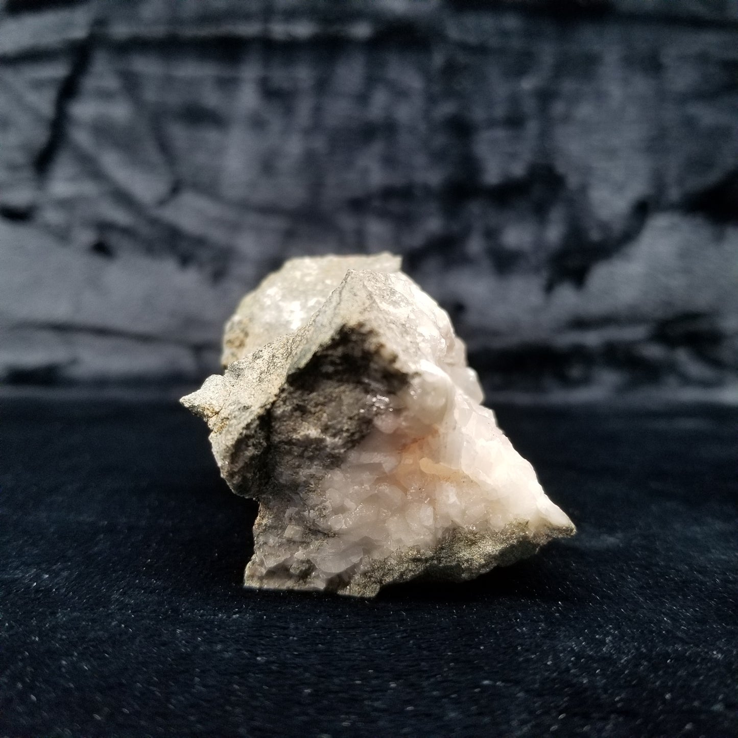 #11246 Chalcopyrite on Combined form Calcite with Hematite inclusions