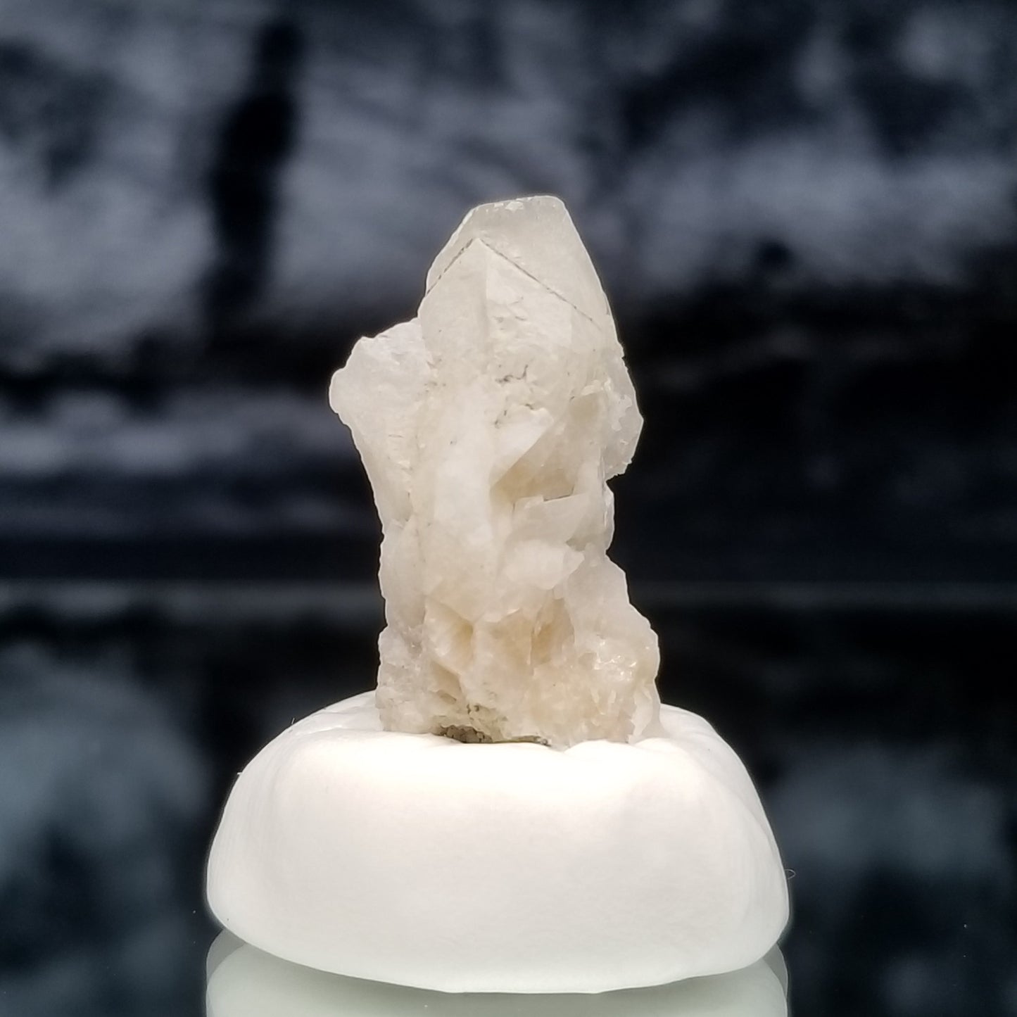 #11330 White Dolomite on twin Combined form Calcite on matrix