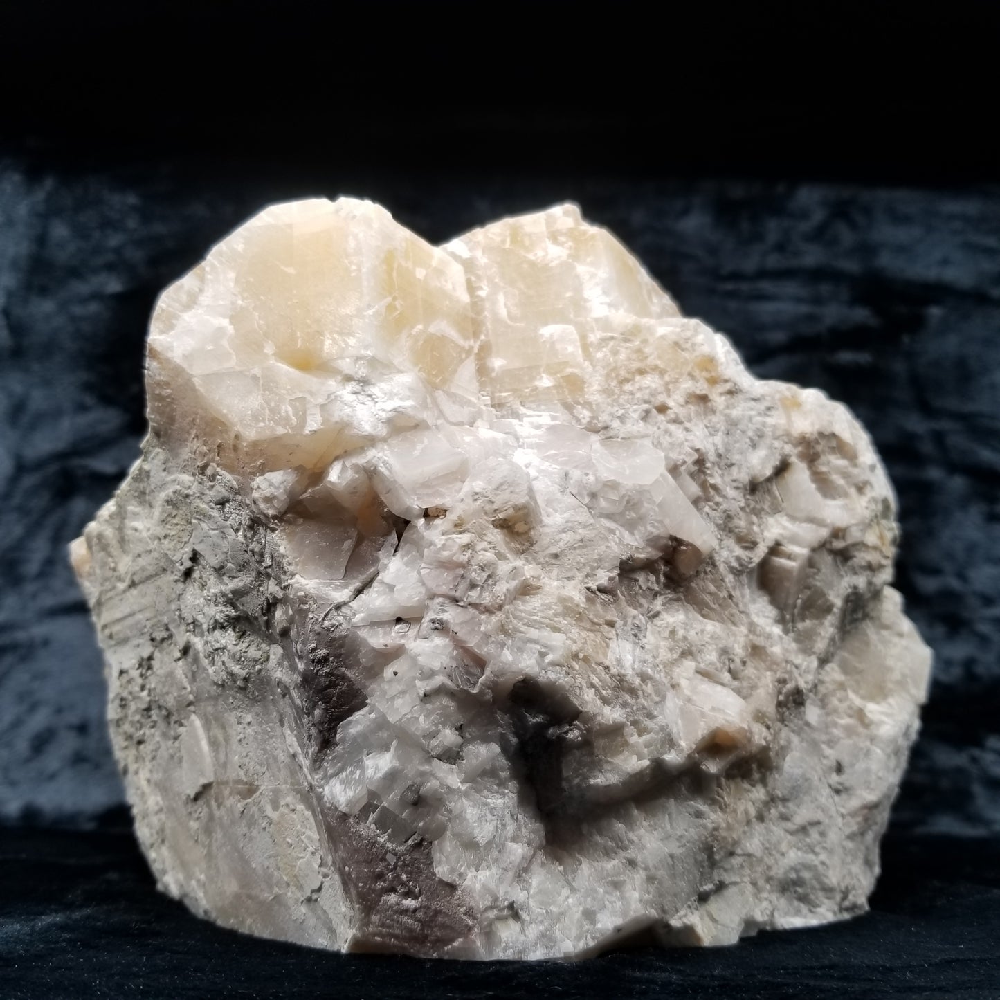#11380 Large Honey Calcite block formation